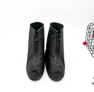 Neues Design mittlere obere schwarze Schuhe decken Anti-Rutsch-Mode Männer Regens chuhe Gummistiefel für Männer