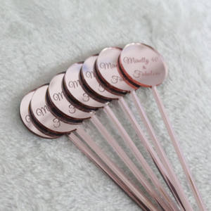 Agitateur <span class=keywords><strong>de</strong></span> boisson avec initiales gravées personnalisées Décor <span class=keywords><strong>de</strong></span> mariage Bâton d'agitation Faveur <span class=keywords><strong>de</strong></span> mariage personnalisée Bâton d'agitation <span class=keywords><strong>de</strong></span> boisson avec <span class=keywords><strong>nom</strong></span> personnalisé - Product Image 1