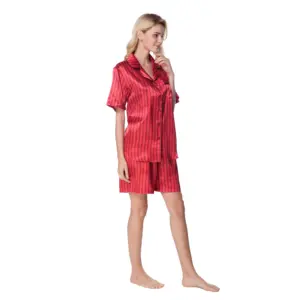 Vente en gros de pyjamas rayés personnalisés de haute qualité grande taille vêtements de nuit deux pièces en satin de soie pour femmes ensembles de pyjamas pour femmes