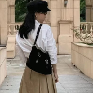 Sac messager vintage en cuir PU pour femmes, sac à bandoulière de grande capacité de couleur unie pour un usage quotidien - Product Image 1