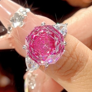 Juego de Joyería Minimalista Ecológico de Cobre Chapado en Oro con Diseño de Flor de Circonita Roja Tallada en Rosa, Pendientes y Anillo para Fiesta de Compromiso - Product Image 3