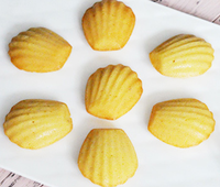 Chinesische Rote Serie 12-Fach Muschelförmige Madeleine-Backform, Antihaft-Kuchenform aus Karbonstahl