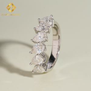 Anillo de Compromiso de Media Alianza con Diamante Moissanite VVS1 en Forma de Pera con Engaste de Plata 925 de Estilo Elegante Femenino Hecho a Medida - Product Image 2