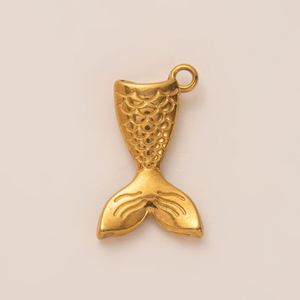 Collier pendentif poisson en acier inoxydable plaqué or 18 carats pour femme, style aquarium tendance, avec placage sous vide - Product Image 6