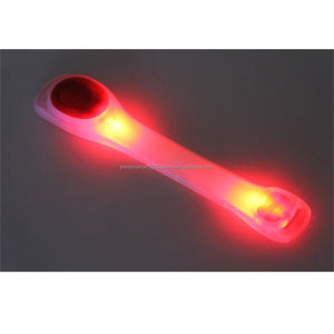 مع إغلاق عصا و 2 * CR2032 بطاريات مثبتة تحسين الرؤية سيليكون وامض السلامة أدى ضوء متابعة شارات - Product Image 1