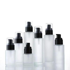 Flacon pompe en verre givré vide pour cosmétiques, huiles, sérums et lotions, avec tête de pompe en plastique noir - Product Image 4