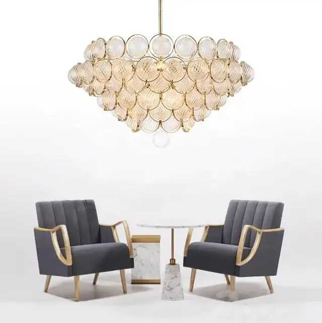 Modernes Wohnzimmer Esszimmer Goldfarbe dekorativ mit Glaskugel Hängelampe Kronleuchter Lichter