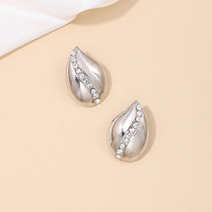 Pendientes pequeños de gota de agua con diamantes de metal diario para mujer - Product Image 5
