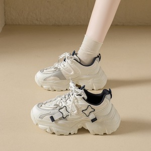 Baskets décontractées pour femmes à lacets et semelle épaisse, nouvelle collection automne 2025, semelle couinante, respirantes et légères - Product Image 3