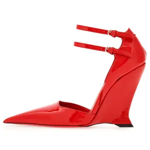 2024夏季品牌新款时尚设计尖头奇怪高跟鞋双带泵女红色漆皮楔形泵鞋