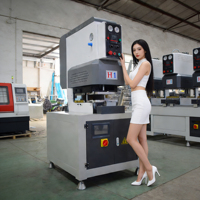 Machine de soudage sans soudure à tête unique pour profilés de fenêtres et de portes en PVC