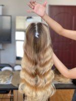 SHY Mini Topper capillaire en cheveux humains vierges, base nouée à la main, nœuds doux, direction naturelle, marque privée