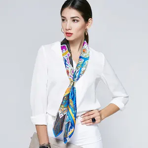 Hochwertiges, individuell bedrucktes, digital bedrucktes Schals aus 100% reiner Seide für Damen
