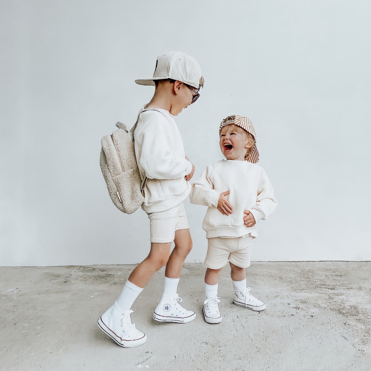 Оптовая продажа, детская одежда, комплект для мальчиков с индивидуальным цветным логотипом, флисовый пуловер, джемпер, шорты, спортивный костюм унисекс, детский комплект одежды