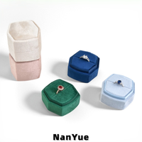 Boîte à bagues hexagonale en velours avec logo personnalisé, emballage de luxe pour bijoux, boîte cadeau pour bague de fiançailles ou de mariage, mini étui de rangement pour bijoux de voyage