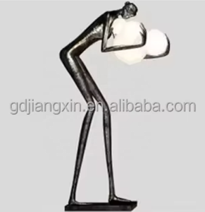 Lampadaire Minimaliste Noir en Résine Sculptée - Éclairage Moderne Silhouette Humaine Peint à la Main Moulage de Précision pour un Luxe Subtil - Product Image 2