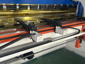 เครื่องอัดไฮดรอลิก CNC รุ่น AOXUANZG WE67K-110T3200 แบบ 4+1+2 แกน พร้อมระบบควบคุม AX68T อัตโนมัติ 2 มิติ สำหรับงานอะลูมิเนียม - Product Image 3