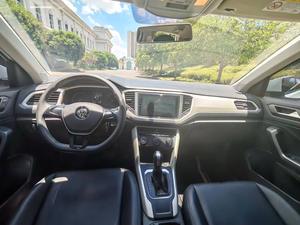 <span class=keywords><strong>Volkswagen</strong></span> <span class=keywords><strong>T</strong></span>-<span class=keywords><strong>Roc</strong></span> Usata 2020-2024, Cambio Automatico, Motore Turbo, Sedili in Pelle, Telecamera Posteriore, Pneumatici R17, Guida a Sinistra - Product Image 3