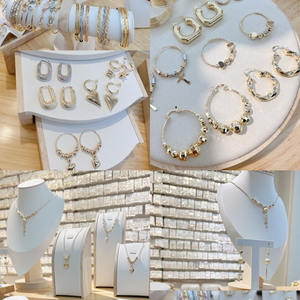 Joyería para Niñas a Bajo Precio con Baño de Oro Real de Pakistán y Nigeria, Conjunto de Joyería Africana, Aretes Huggie, Collar de Cadena - Product Image 5