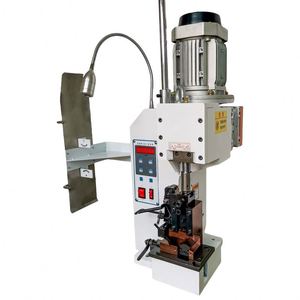 Machine de sertissage de câbles horizontale de précision silencieuse de 2 tonnes pour faisceaux de câbles et bornes de câbles, durable - Product Image 3