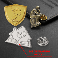 Épingles de revers personnalisées en métal plaqué or, en alliage de zinc, avec logo 3D en relief, pour vêtements, chapeaux et casquettes