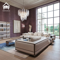 Canapé modulaire haut de gamme en forme de U avec coussins en velours et bordure métallique – Meuble de luxe sur mesure clé en main pour projets de villas et penthouses