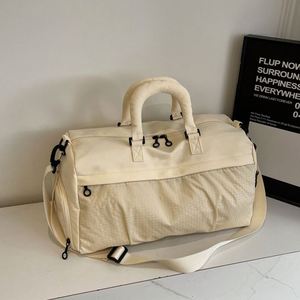 Sac de sport tendance multi-poches, sac de musculation à porter à la main, sac d'entraînement avec sangle réglable, sac de voyage de week-end pour hommes et femmes - Product Image 5