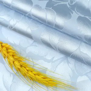 Hoge Kwaliteit Veren Design 100% Polyester Satijn Jacquard Nachtkleding Stof Voor Kleding