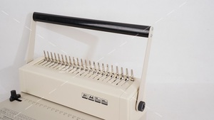 Máquina <span class=keywords><strong>grapadora</strong></span> de encuadernación de libros de tapa dura personalizable de Venta caliente Sonto <span class=keywords><strong>para</strong></span> trabajo de oficina - Product Image 4
