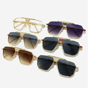 Gafas de Sol Cuadradas de Aleación Vintage de Moda 2025 con Logotipo Personalizado, Gafas de Sol de Piloto con Marco Grande de Metal y Protección UV400 para Hombre y Mujer - Product Image 3