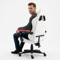 Chaise de jeu ergonomique minimaliste moderne en cuir PU avec dossier ailé réglable en hauteur, accoudoirs inclinables et pivotants