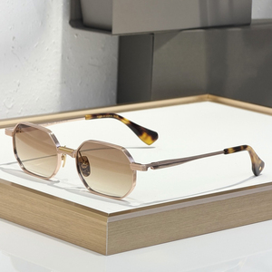 Occhiali da Sole Quadrati alla Moda con Montatura in Titanio, Design di Lusso Retrò Classico Polarizzati per Donne e Uomini, Lenti con Protezione UV400 - Product Image 6
