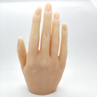 Doigt féminin mobile de peau blanche pour le modèle de main de silicium de pratique d'ongles