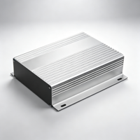 Boîtier d'amplificateur en aluminium anodisé noir usiné CNC sur mesure par l'usine OEM avec panneau de radiateur à double face