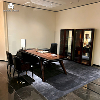 Vitrine d'angle sur mesure avec porte en verre pour vin, fabriquée à Foshan, pour la maison, la villa et l'hôtel