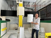 Machine de gravure et de fraisage CNC 4 axes robuste avec table de travail en acier à banc tubulaire recuit pour le transport ferroviaire, l'aérospatiale, les modèles 3D et la mousse PU