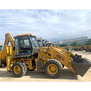 Chargeuse sur pneus compacte 4x4 haute performance, diesel, multi-usages, avec divers accessoires - Product Image 5