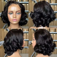 Perruque Courte Pixie 100% Cheveux Naturels Brésiliens avec Frange, Qualité 12A, Faite à la Machine, Bouclée, Vente en Gros # 1B en stock