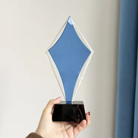 Bloc de cristal optique K9 bleu personnalisé, image personnalisée, gravure laser 3D, souvenir, cadeau, trophée en cristal avec base noire