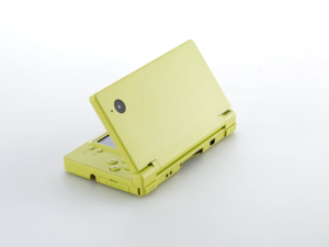 Consola de Juegos Portátil DSI Desbloqueada de Alta Calidad con Tarjeta de 32/64/128 GB + Tarjeta R4 para Jugar Juegos Gratis - Product Image 3