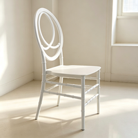 Chaises de banquet empilables en résine plastique imperméable au design moderne pour événements intérieurs/extérieurs, hôtels et mariages