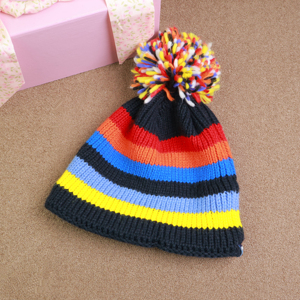 Bonnet d'hiver tricoté pour enfants, personnalisé, coloré, à rayures arc-en-ciel, chaud, avec pompon, vente en gros - Product Image 4