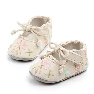 Туфли для маленьких девочек с цветочной вышивкой, хлопковая нескользящая обувь на нескользящей подошве, обувь для начинающих ходить принцесс, весна-лето