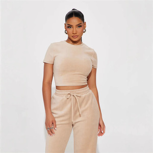 Ensemble Sportswear Décontracté Personnalisé pour <span class=keywords><strong>Femme</strong></span> – Coupe Ample en <span class=keywords><strong>Velours</strong></span> Doré, Manches Courtes, Crop Top et <span class=keywords><strong>Pantalon</strong></span> Évasé Teint Uni Respirant - Product Image 1