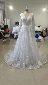 Robe de Mariée de Luxe Élégante à Manches Longues, Dos Nu, en Dentelle, Blanche - Product Image 5