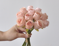 Bouquet de roses artificielles Vcare en soie – Fait main, toucher naturel, design floral moderne pour mariage, décoration intérieure et accessoires photo