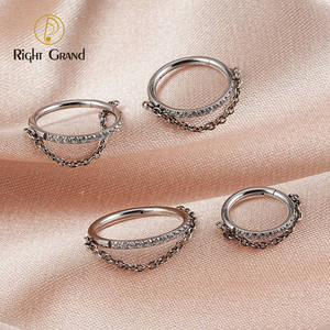 <span class=keywords><strong>Anello</strong></span> <span class=keywords><strong>per</strong></span> Naso in Titanio con Catena a Cerniera e Pendente a Diamante <span class=keywords><strong>per</strong></span> Piercing Cartilagine, Elice, Trago e Conca - Product Image 2