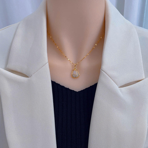 Venta al por mayor Pvd plateado barato ojo de gato piedra geométrica tulipán forma colgante cadena elegante moda colgante collares para uso diario - Product Image 2