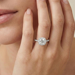 Bague de fiançailles solitaire halo coussin haut de gamme, diamant de 2 carats cultivé en laboratoire, certifié IGI, en argent sterling 925, pour mariage et soirée - Product Image 6