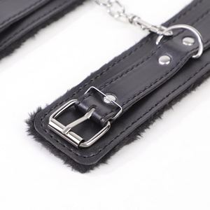 Esposas de Cuero y Felpa Negras Ajustables con Cadena para Adultos, Juguetes de Bondage - Product Image 5